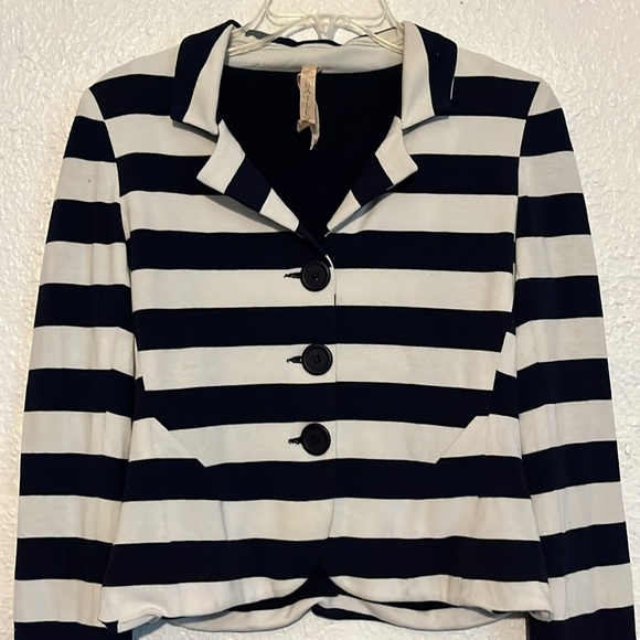 Bailey 44 plaque and white stretch blazer with button front size small - Picture 2 of 6